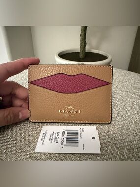 NWT Coach Latte Multi Card Case with Pink Lip Accent